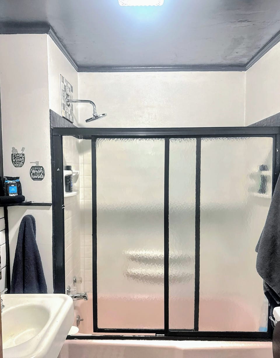 Combined shower/tub, rainfall showerhead, towels, soap