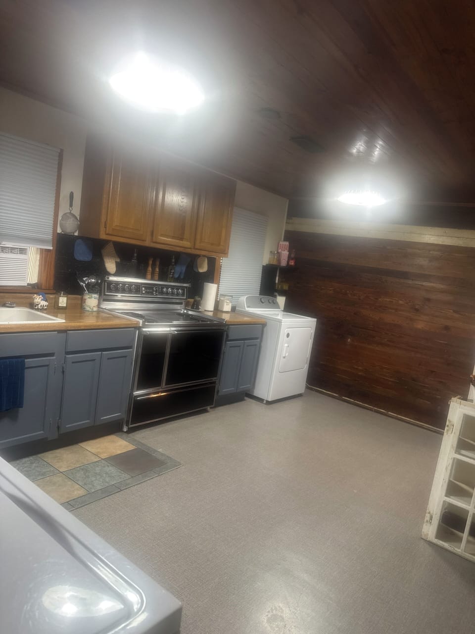 Basic House, Valley View | 2 bedrooms, iron/ironing board, free cribs/infant beds, free WiFi