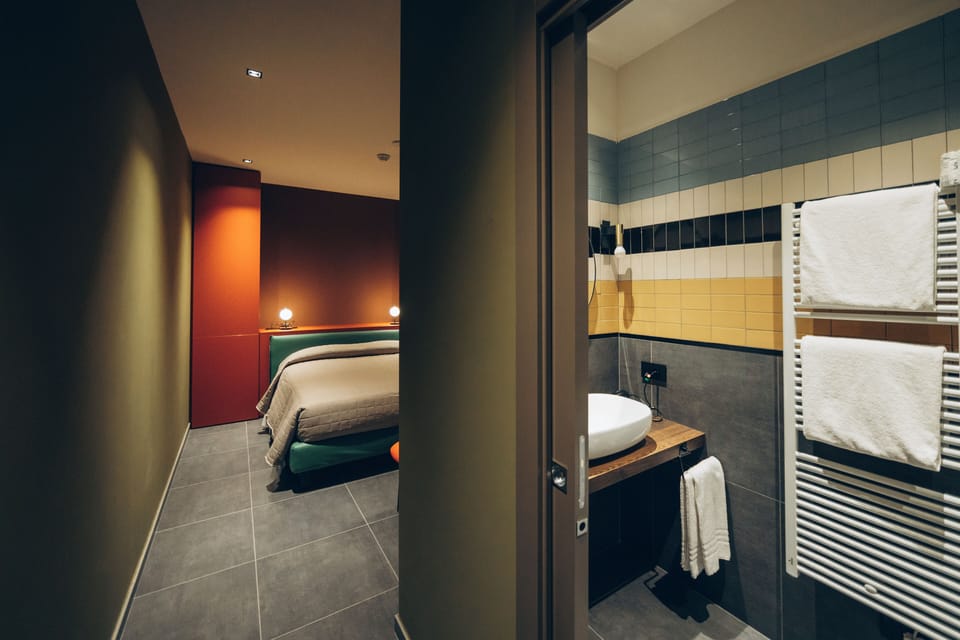 Comfort Double Room | Bathroom | Shower, hair dryer, bidet, towels