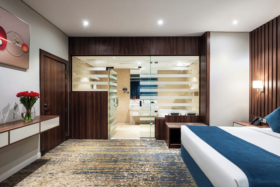 Junior Studio Suite | Egyptian cotton sheets, premium bedding, minibar, blackout drapes