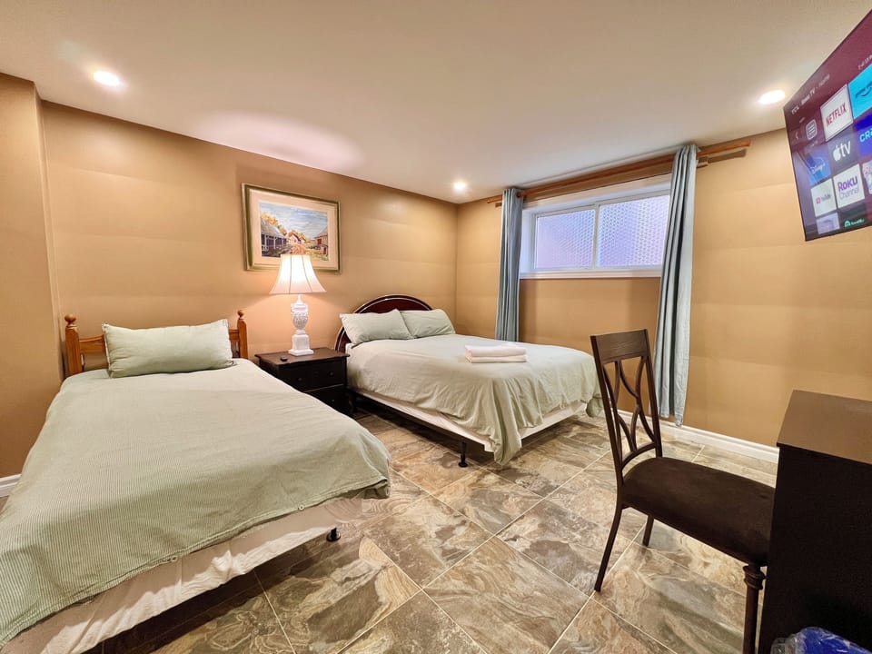 Deluxe Room, 1 Queen Bed, Private Bathroom | Desk, laptop workspace, blackout drapes, soundproofing