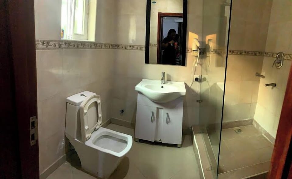 Junior Room, Balcony, Beach View | Bathroom | Hair dryer, towels, soap, shampoo