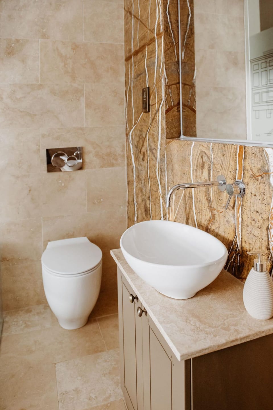 Square and Sea Views - 1 BR With Ensuite Apartment in Valletta