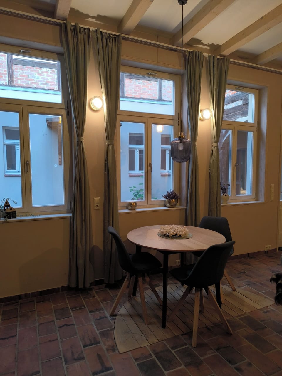 Studio, 1 Bedroom, Smoking, Patio | Dining room