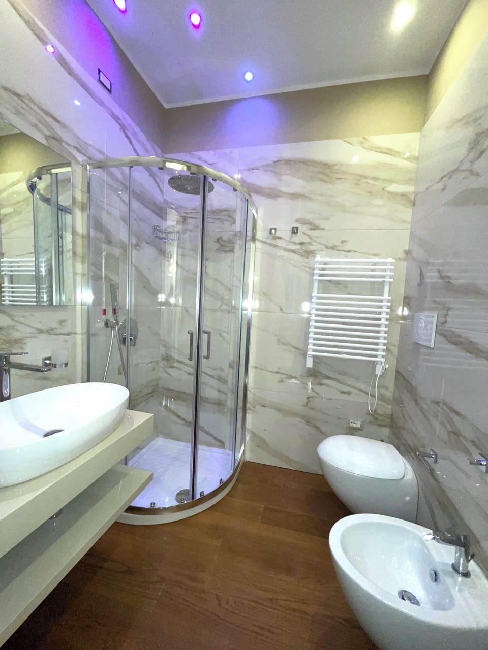 Design Double Room, 1 Bedroom, Sea View | Bathroom | Shower, hair dryer, slippers, bidet