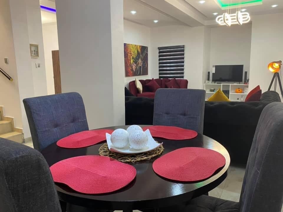 Family Apartment, Balcony, City View | Dining room