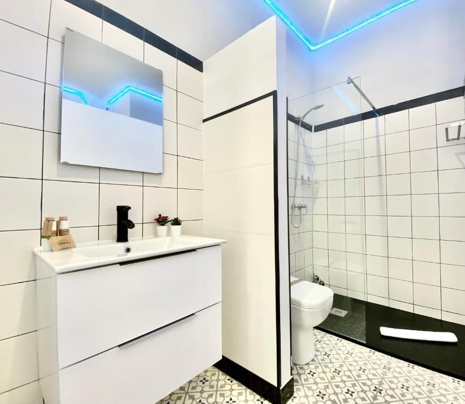 Shower, towels, soap, shampoo