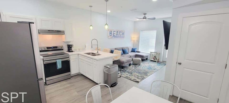 Townhome, Multiple Beds, Kitchen, Garden View (Villas de Laguna 2) | Interior
