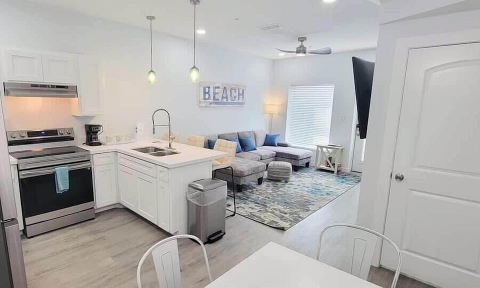 Condo, Multiple Beds, Kitchen, Garden View (Villas de Laguna 3) | Interior