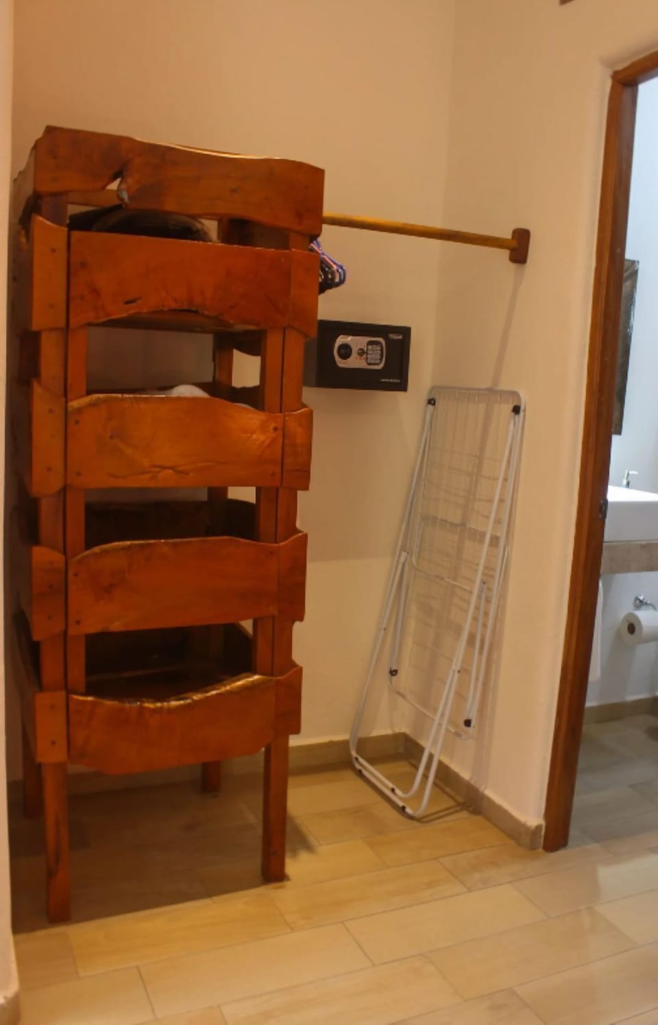 Deluxe Room | In-room safe, iron/ironing board, free WiFi, bed sheets