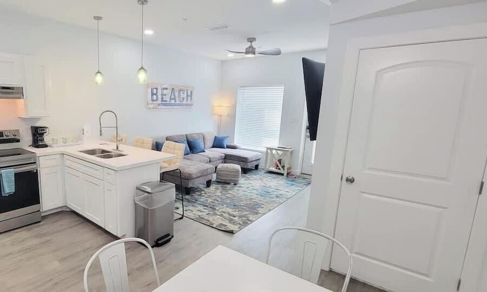 Condo, Multiple Beds, Kitchen, Garden View (Villas de Laguna 4) | Interior