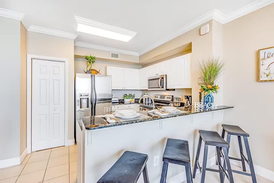 Condo, Multiple Beds (Tidewater 913) | Private kitchen | Oven, cookware/dishes/utensils