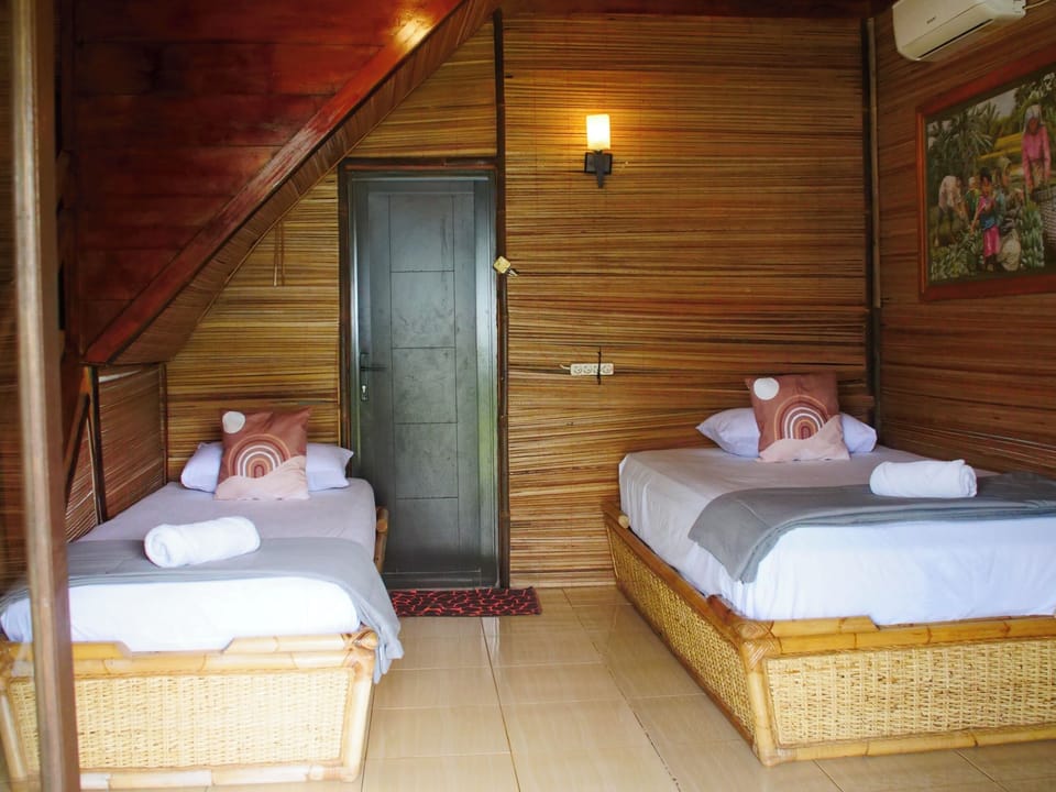Family Cottage, Balcony, Garden View | Desk, WiFi (free)