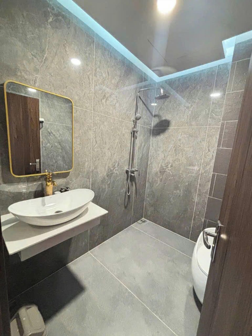 Basic Double Room, City View | Bathroom | Combined shower/tub, hair dryer, towels, soap