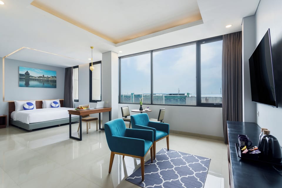 Premier Suite | In-room safe, desk, iron/ironing board, free WiFi
