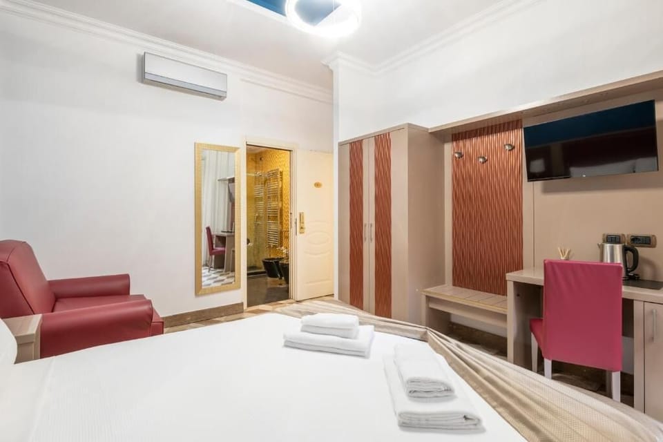 102 - Standard Room | In-room safe, iron/ironing board, cribs (free), WiFi (free)