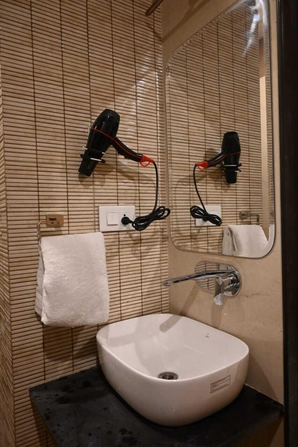 Luxury Twin Room | Bathroom | Shower, free toiletries, towels, soap