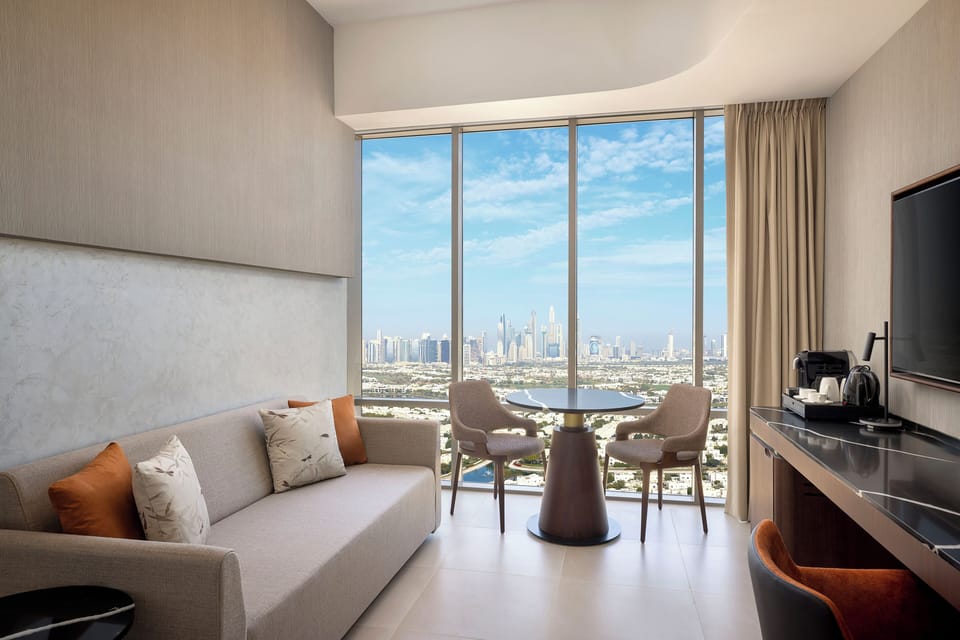 Executive Suite | In-room safe, desk, laptop workspace, blackout drapes
