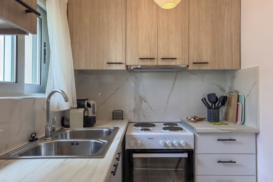 Basic Apartment, 1 Queen Bed with Sofa bed, Balcony, Beachfront | Private kitchen | Electric kettle