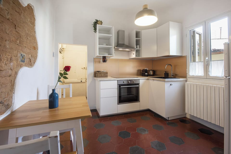 Classic Apartment | Private kitchen | Cookware/dishes/utensils
