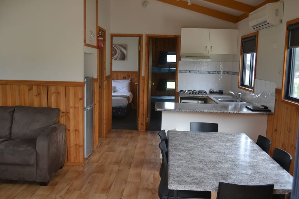 Cabin, 2 Bedrooms, Kitchen, Garden View | Living area | Flat-screen TV