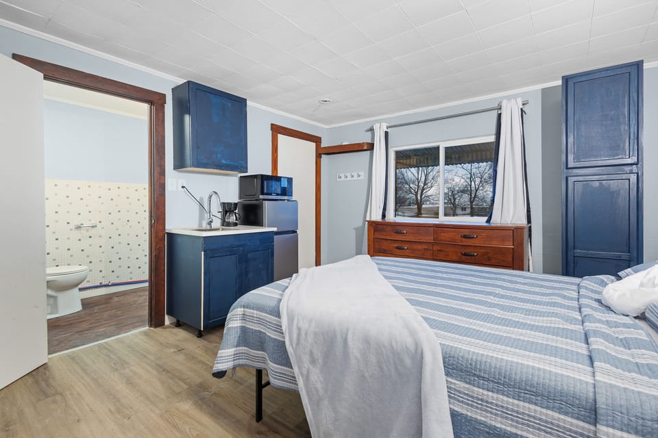 Deluxe Double Room | Laptop workspace, free WiFi