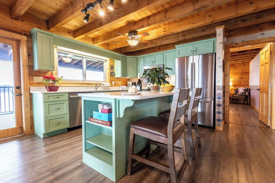 Family Cabin, Lake View | Private kitchen | Full-size fridge, microwave, oven, stovetop