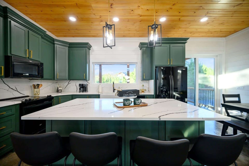 Cabin, Multiple Beds, Hot Tub, Garden View (Hidden Pearl) | Private kitchen | Fridge, microwave, oven, stovetop