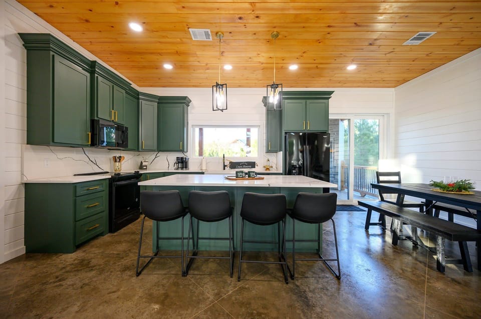 Cabin, Multiple Beds, Hot Tub, Garden View (Hidden Pearl) | Private kitchen | Fridge, microwave, oven, stovetop