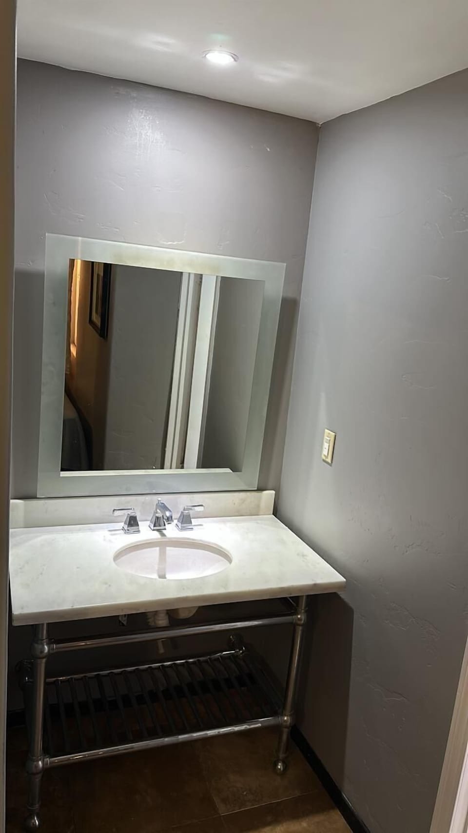 Basic Room | Bathroom | Shower, towels, soap, shampoo