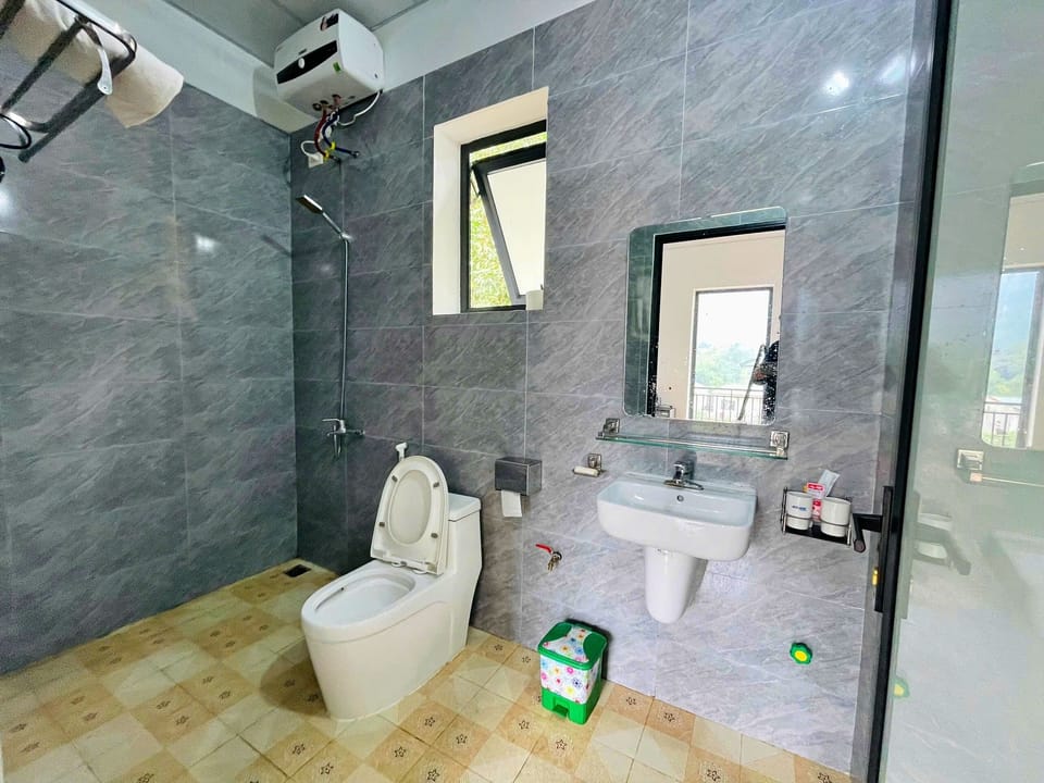 Basic Double Room, Mountain View | Bathroom | Shower, hair dryer, slippers, bidet