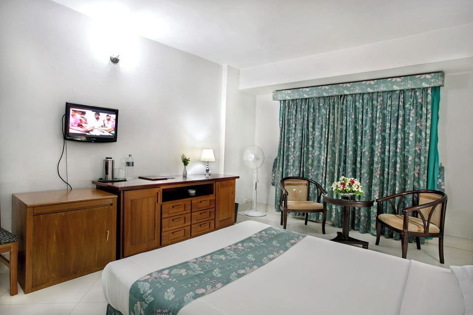 Deluxe Double or Twin Room, City View | Desk, laptop workspace, free WiFi