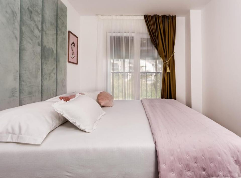 Apartment (Three-Bedroom Penthouse Apartment) | 2 bedrooms, soundproofing, cribs/infant beds, free WiFi