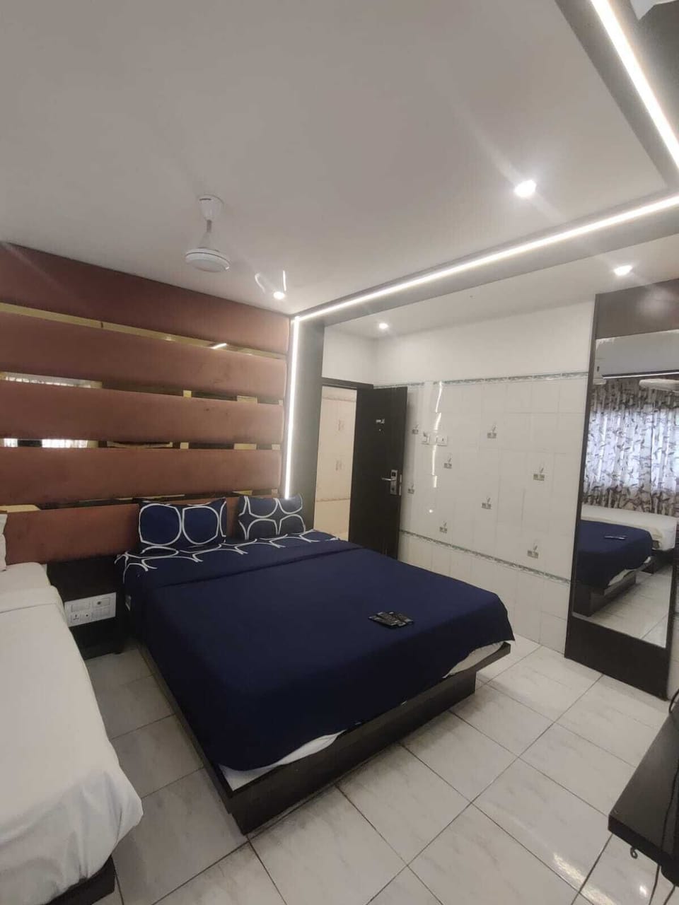 Deluxe Suite | Egyptian cotton sheets, premium bedding, desk, free WiFi