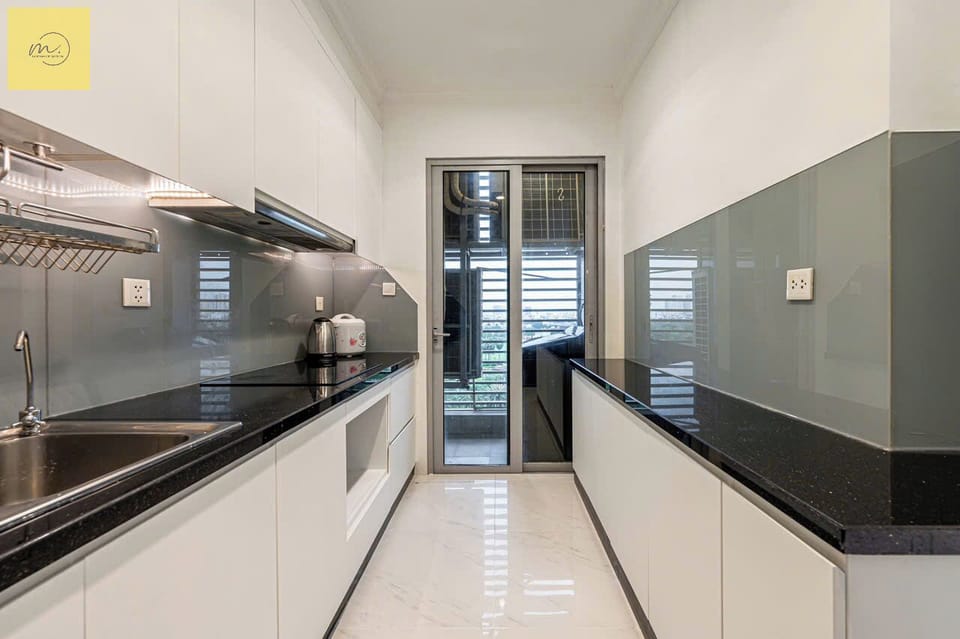 Family Apartment, 4 Bedrooms, Balcony, City View | Private kitchen | Fridge, microwave, stovetop, dishwasher