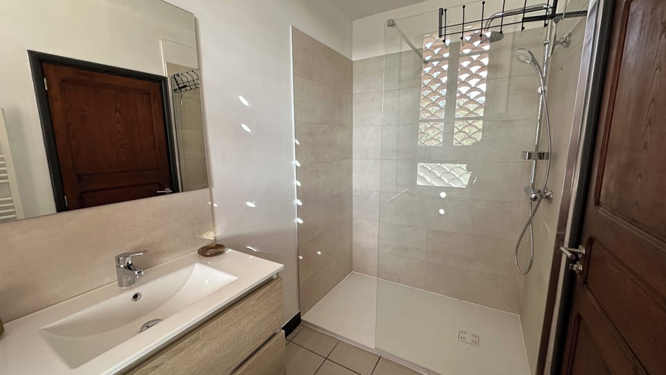 Family Triple Room, Hill View | Bathroom