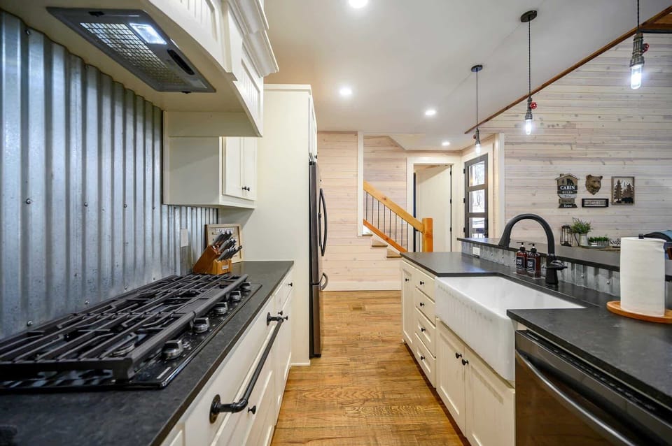 Cabin, Multiple Beds, Hot Tub, Garden View (Stardust Hollow) | Private kitchen | Fridge, microwave, oven, stovetop