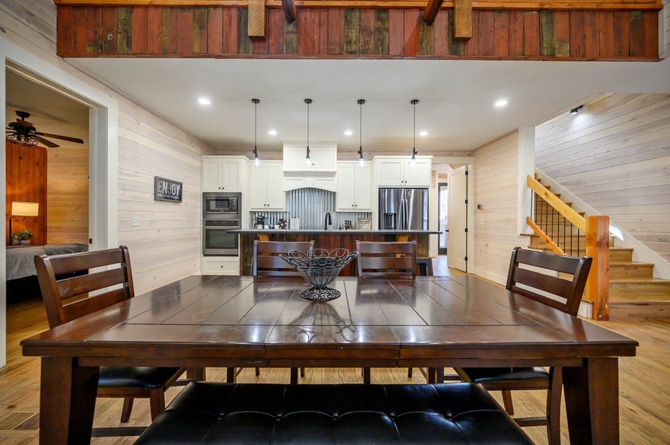 Cabin, Multiple Beds, Hot Tub, Garden View (Stardust Hollow) | Dining