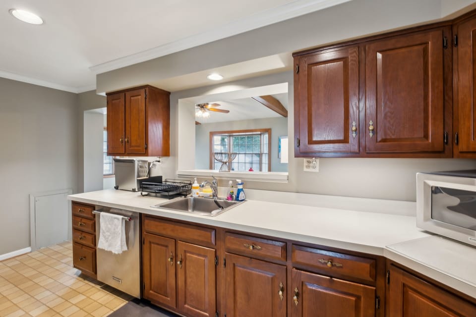 House, 4 Bedrooms | Private kitchen | Fridge, oven, coffee/tea maker, electric kettle