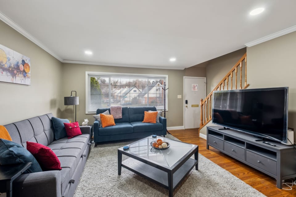 House, 4 Bedrooms | Living area | Smart TV, streaming services