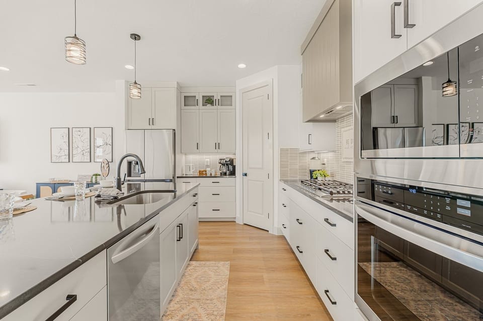 Townhome, 4 Bedrooms | Private kitchen | Fridge, oven, coffee/tea maker, electric kettle