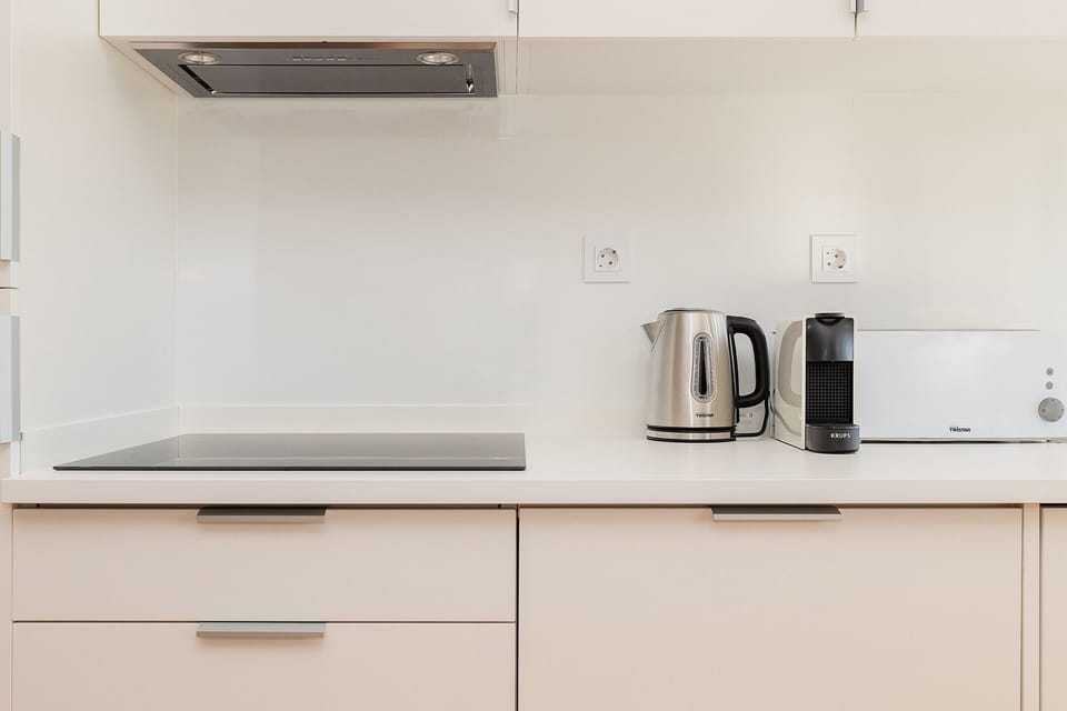 Microwave, dishwasher, coffee/tea maker, cookware/dishes/utensils