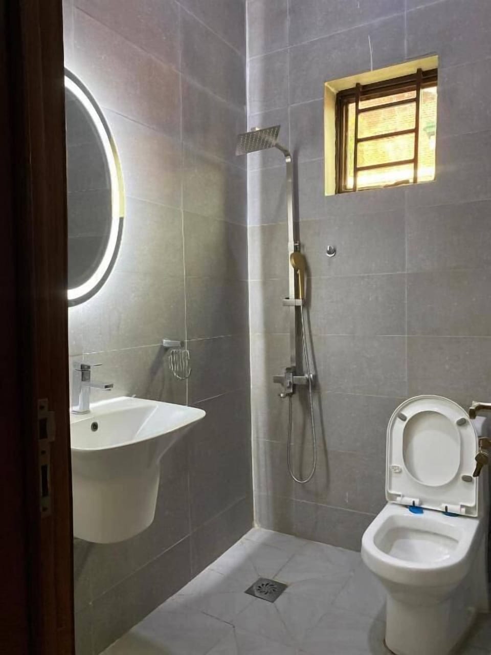 Slippers, bidet, towels, soap