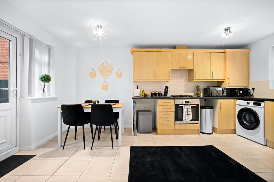 House | Private kitchen | Fridge, microwave, oven, stovetop