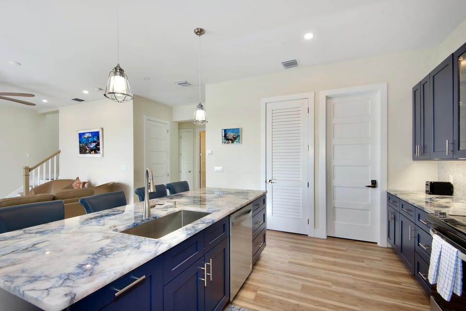 House, Multiple Beds (Blue Dolphin View) | Private kitchen | Oven, toaster