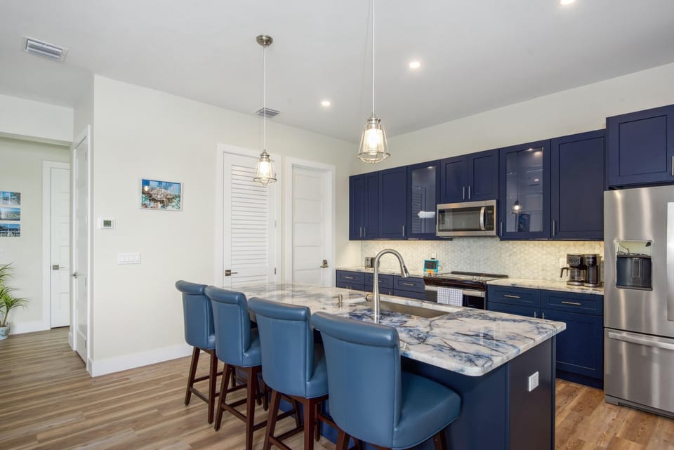 House, Multiple Beds (Blue Dolphin View) | Private kitchen | Oven, toaster