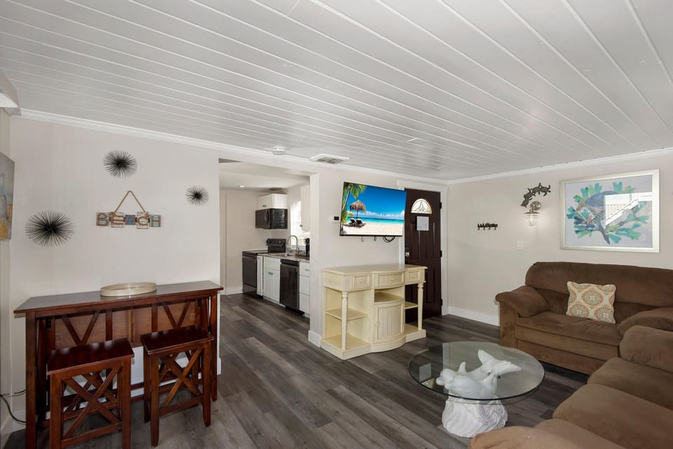 House, Multiple Beds (Tan Lines) | Living area