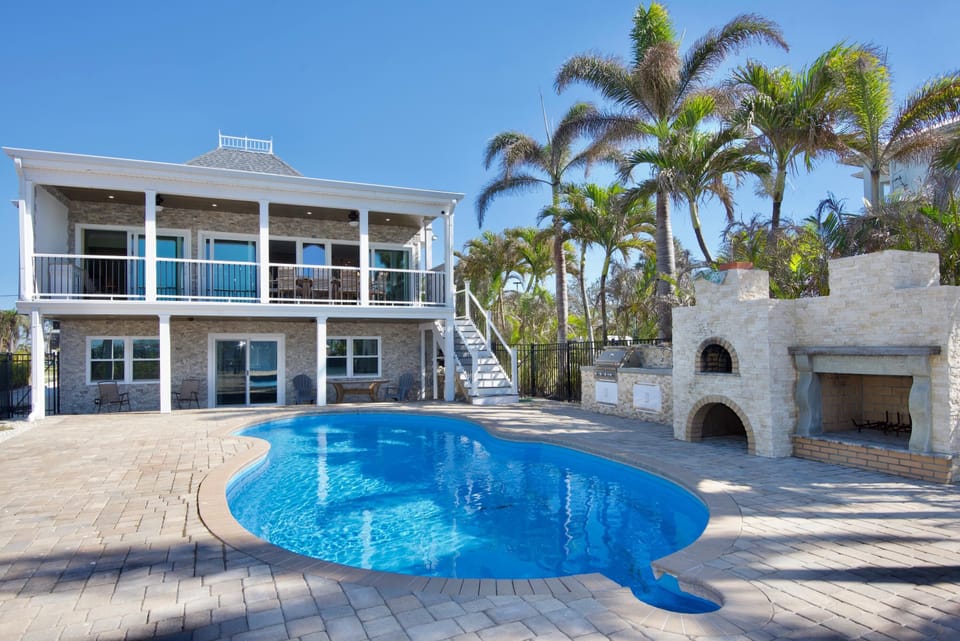 House, 2 Double Beds (Bayview Sunset Getaway B) | Pool