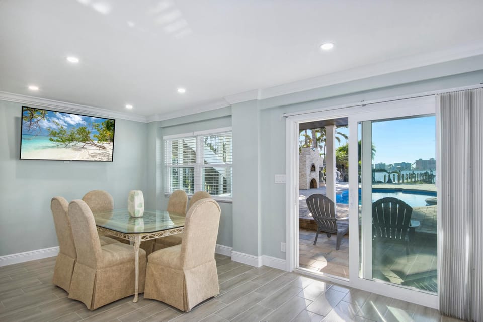 House, 2 Double Beds (Bayview Sunset Getaway B) | Dining