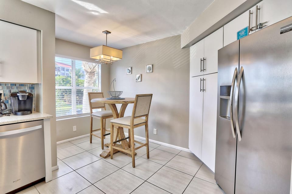 Condo, 1 King Bed (Vista Verde East 250) | Private kitchen | Oven, toaster